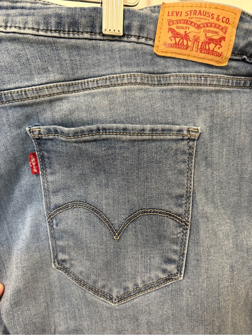 Levi’s 711 Skinny Jeans Size 22W Light Wash Distressed Everyday Classic